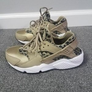 Women’s size 6 tan/leopard print Hiraches.